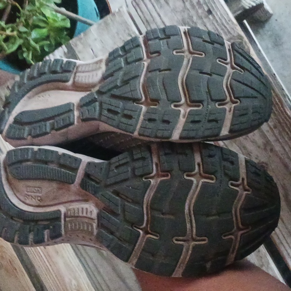 Brooks Gray Athletic Shoes - Picture 12 of 13